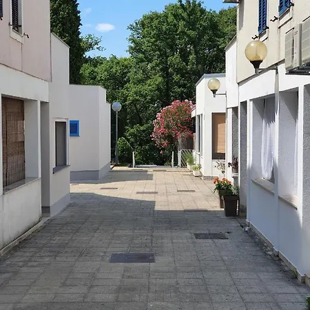 Lavin Apartmán *