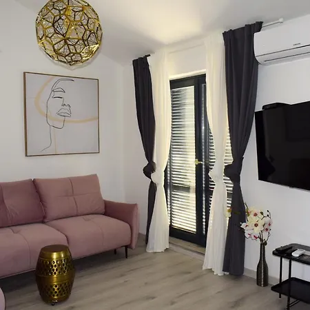 Lavin Apartament *